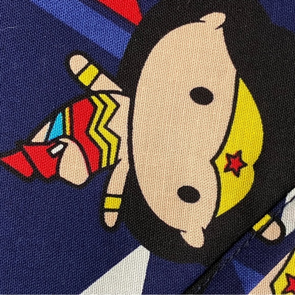 Wonder Woman Scrub Top Medium Mock Wrap Top Cotton New Nurses CNA DC Comics - Picture 5 of 11